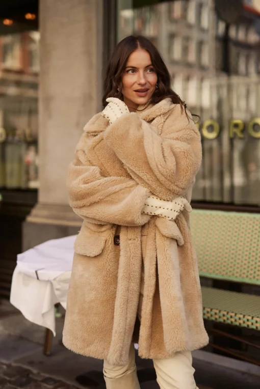 Crista Creamy White
