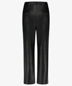 Perfecta Studs Black
