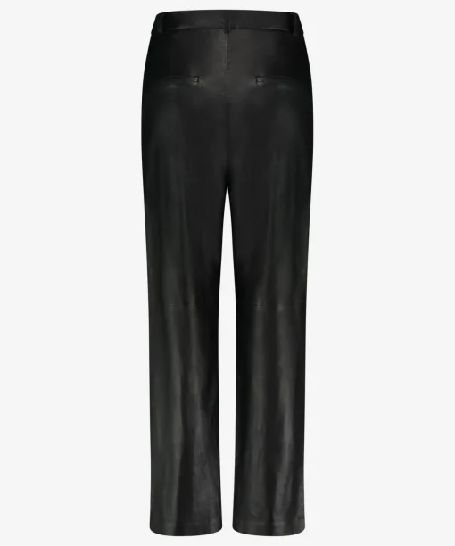 Perfecta Studs Black